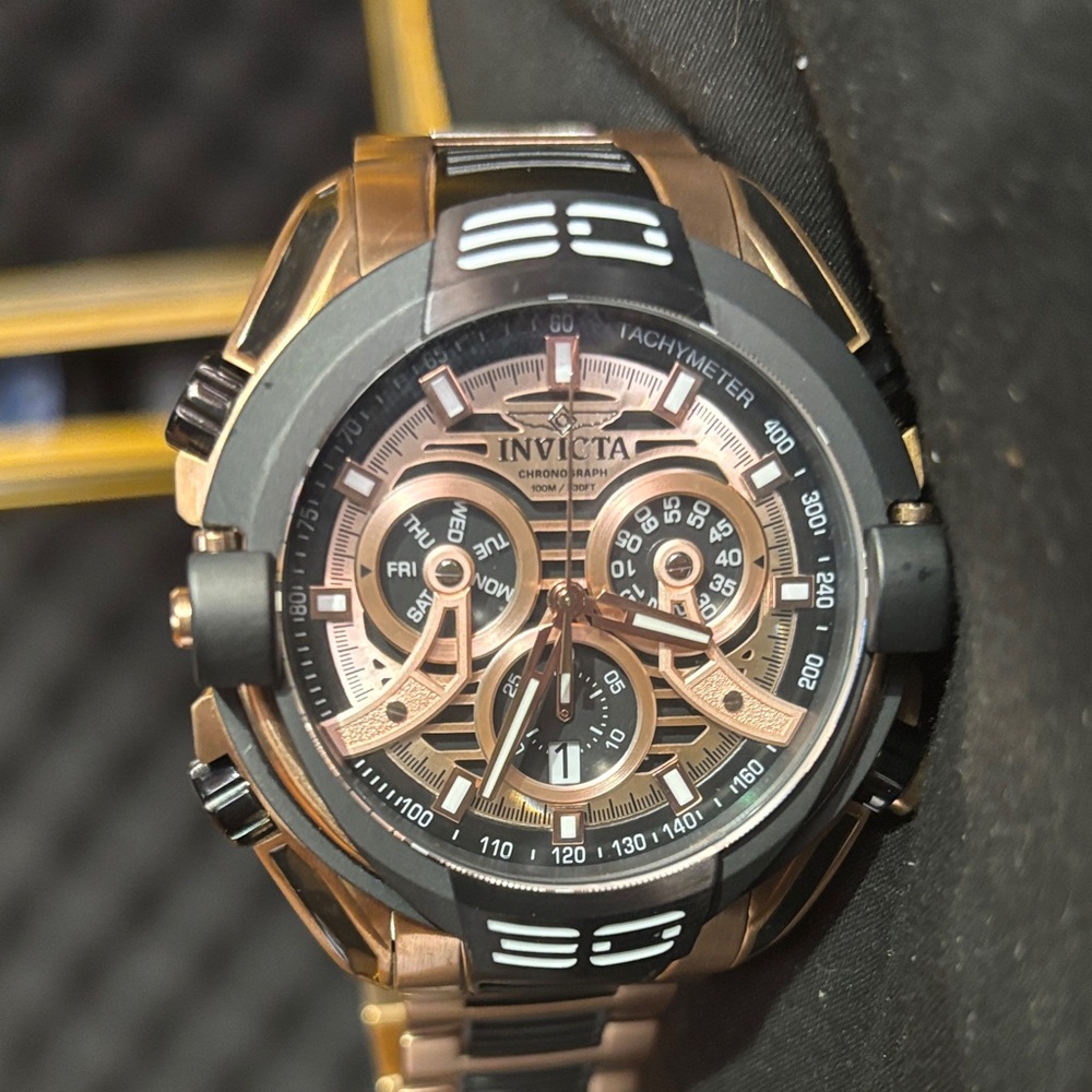 Invicta Mammoth 37527 – 54mm Rose Gold & Black Chronograph Quartz Watch